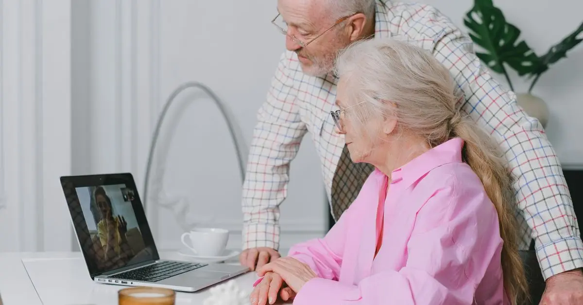 Comment rester connecté à la retraite avec la technologie